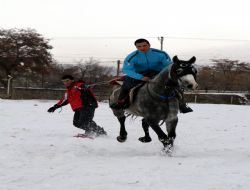 Bu da atlı snowboard